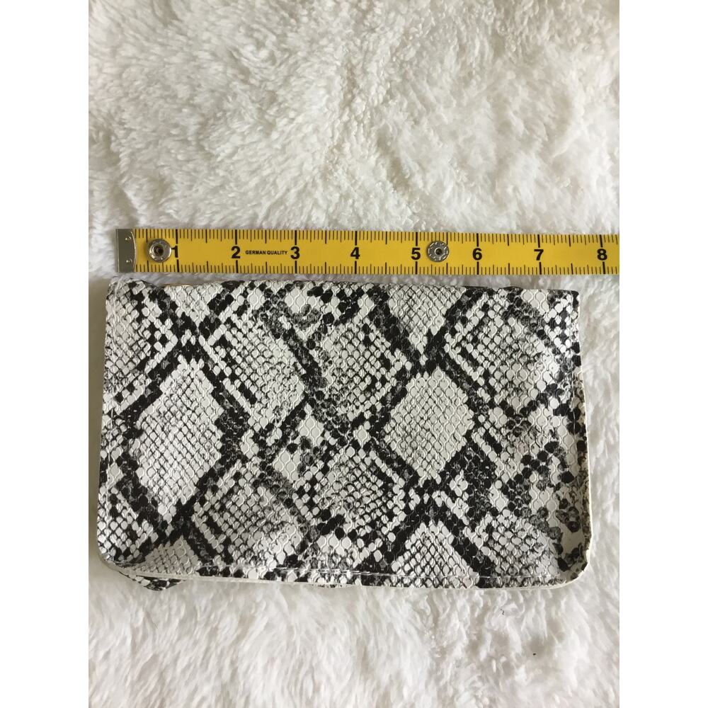 White Faux Snake Leather Metal Rings Gold Chain Crossbody Bag - Picture 7 of 16